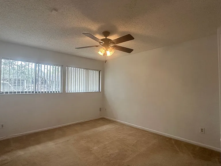 1532 N Carolwood Blvd — Photo 35