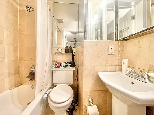 Rented by Century 21 Premier  | media 6