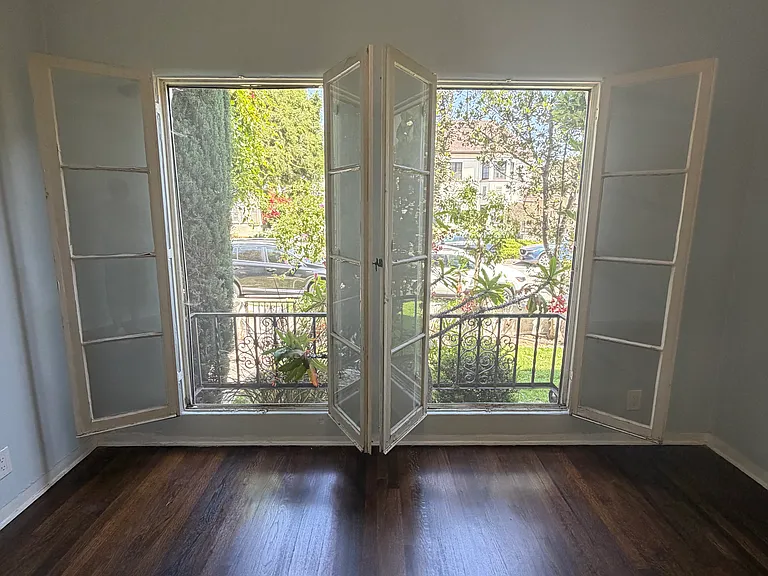 1047 S Orange Grove Ave #1 — Photo 31