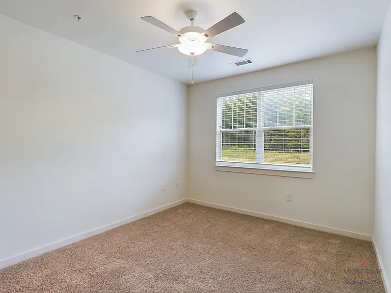 Mystic Bluff Apartments — Photo 92