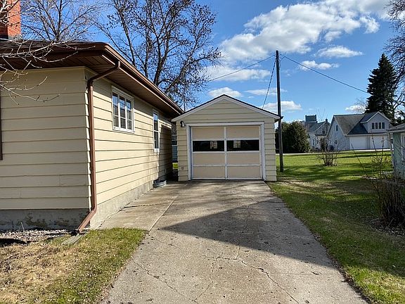 3rd image of 207 W 2nd Ave N