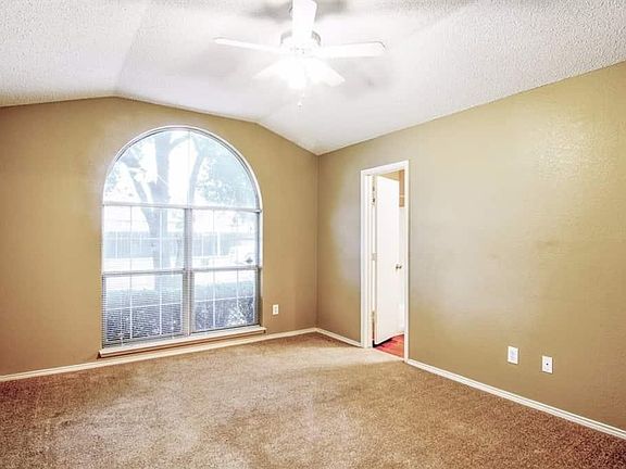 3rd image of 816 Valdez Dr