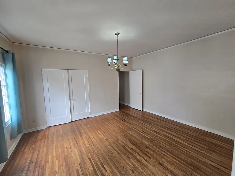 326 N Almont Dr #6 — Photo 5