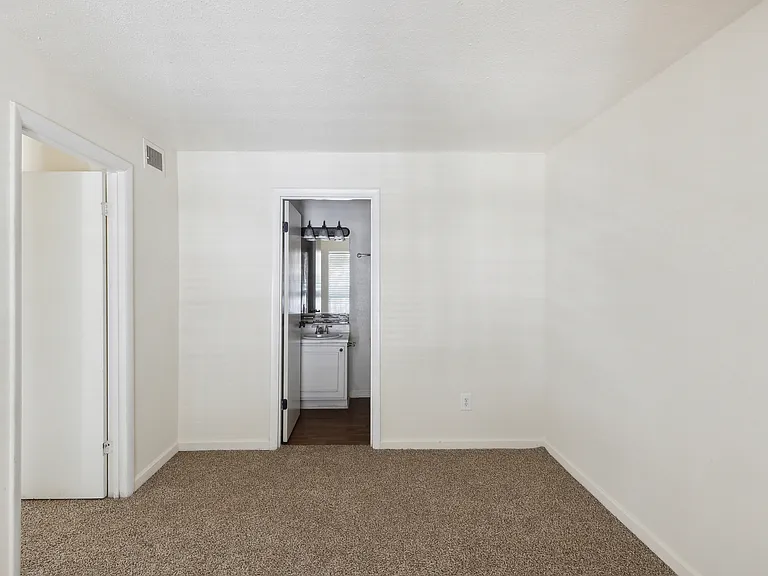 Overlook Apartments — Photo 50
