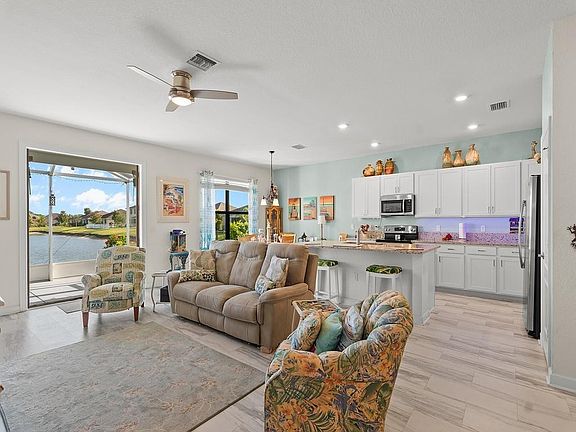 3rd image of 10060 Verona Manor
