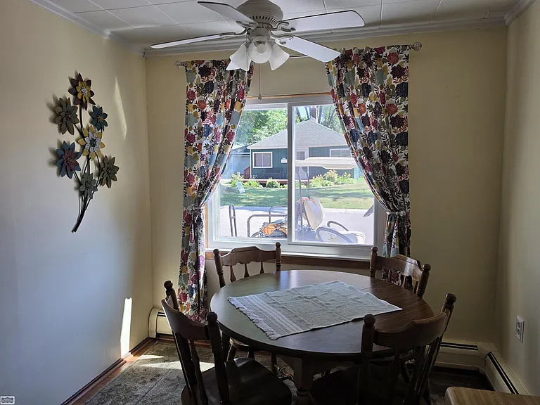 3004 Maplewood Dr — Photo 9