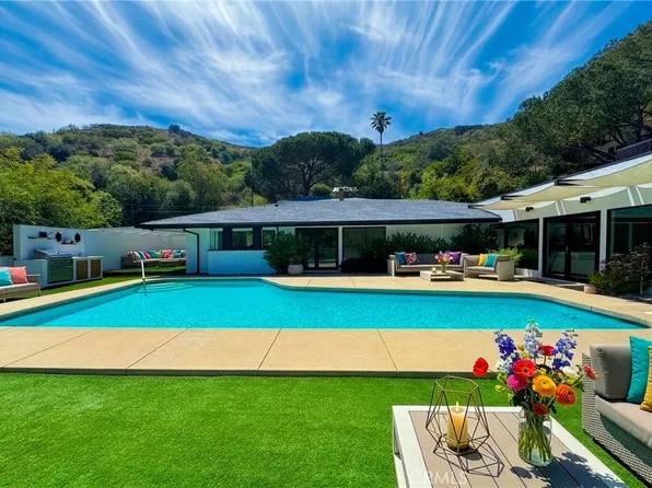 9621 Cedarbrook Dr, Beverly Hills, CA 90210