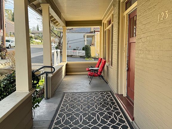 2nd image of 123C Richardson St