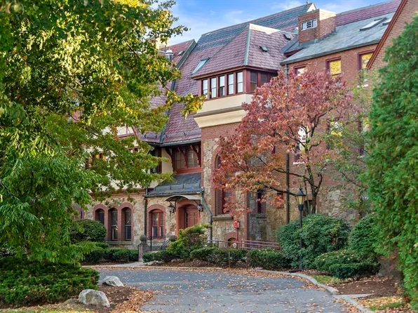 456 Belmont St APT 14, Watertown, MA 02472