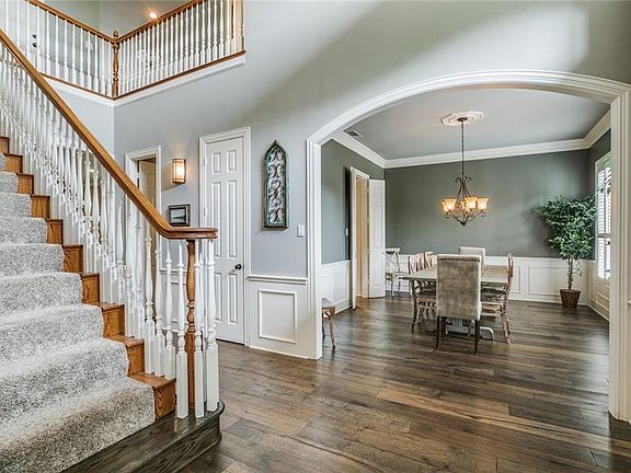 3rd image of 2208 Amherst Cir