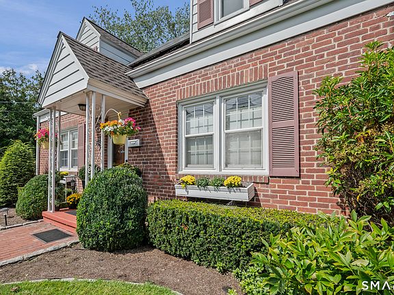 4th image of 720 Jewett Avenue