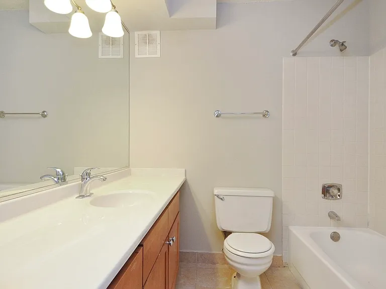 30 E Huron St #3712 — Photo 4
