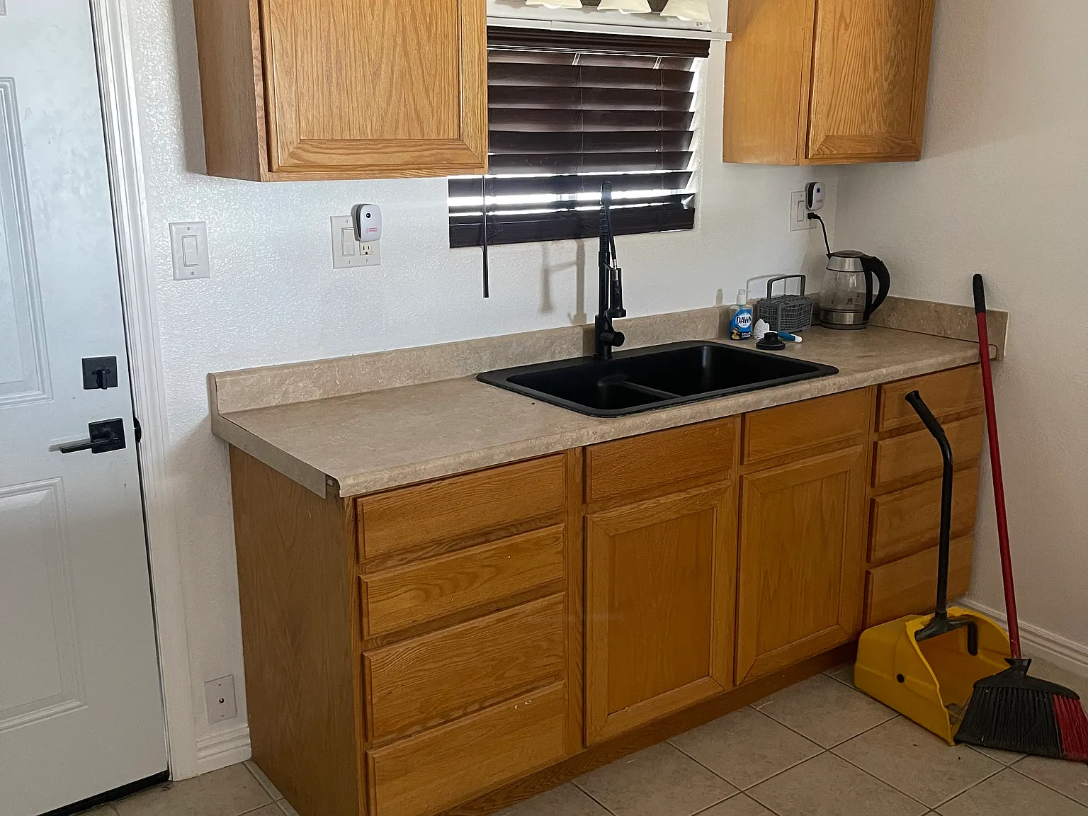 880 Coral Reef Dr — Photo 4