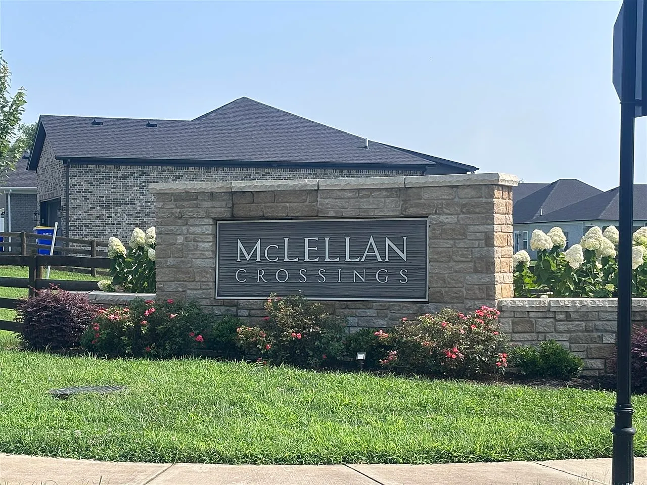 3 bed, 1290 sqft, $1,900 — Photo 2
