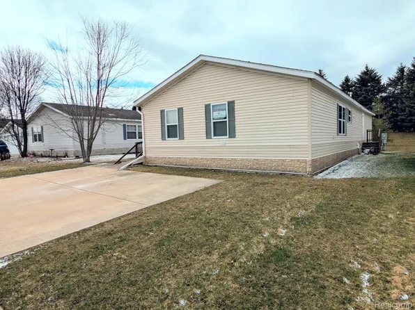 7 Brookfield, Swartz Creek, MI 48473