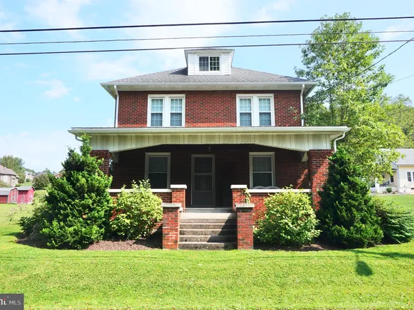 305 N 3rd St, Halifax, PA 17032