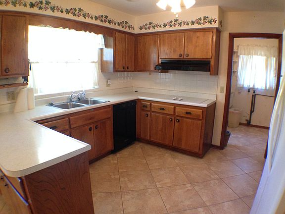 3rd image of 1132 Glenmoor Ct