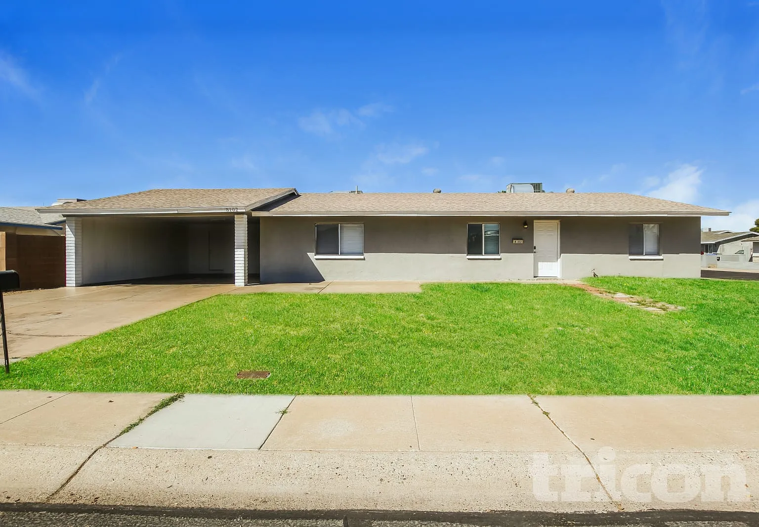 8102 W Heatherbrae Drive Phoenix AZ — Photo 1