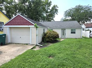 1145 Sunset Dr, East Peoria, IL 61611