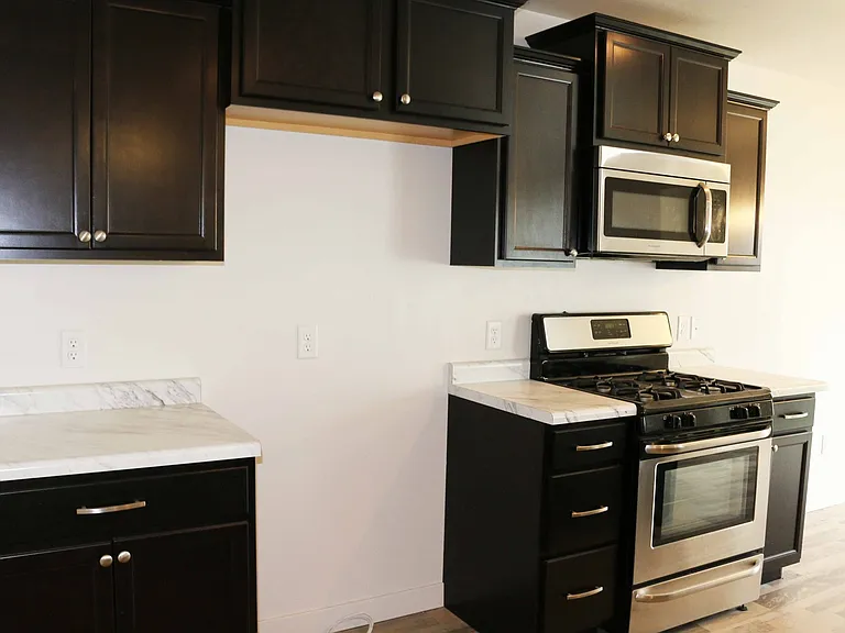 99 E Ashgrove Ln — Photo 3