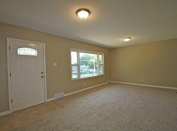 4th image of 1105 E Lacona Ave