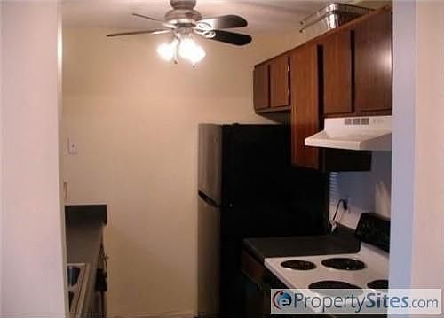 3rd image of 4696 Greenlaw Dr