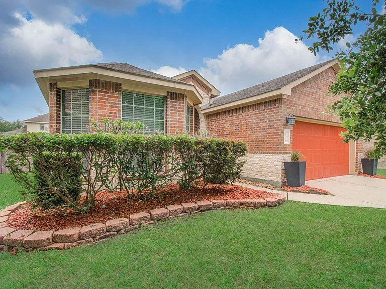 21379 Village Crossing Ln — Photo 41