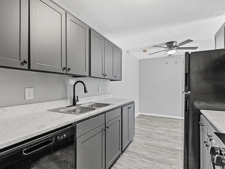 Ridgebrook Apartments — Photo 18