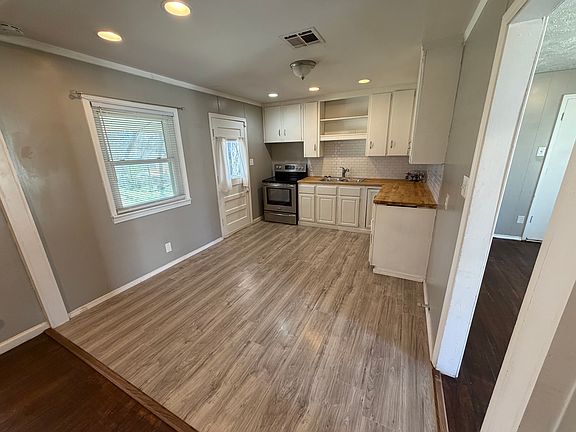 3rd image of 1008 Jasmine Ln
