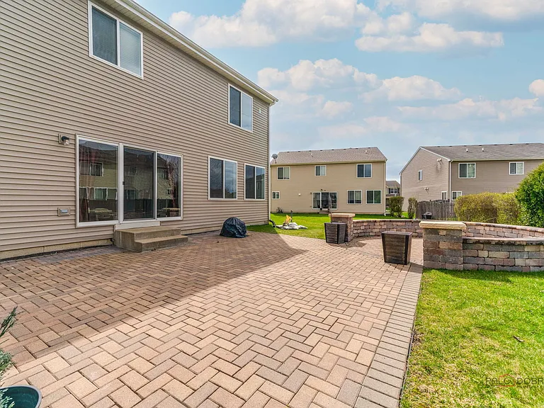 202 Minuet Cir — Photo 33