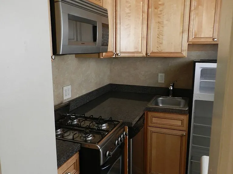 1616 Pine St — Photo 5