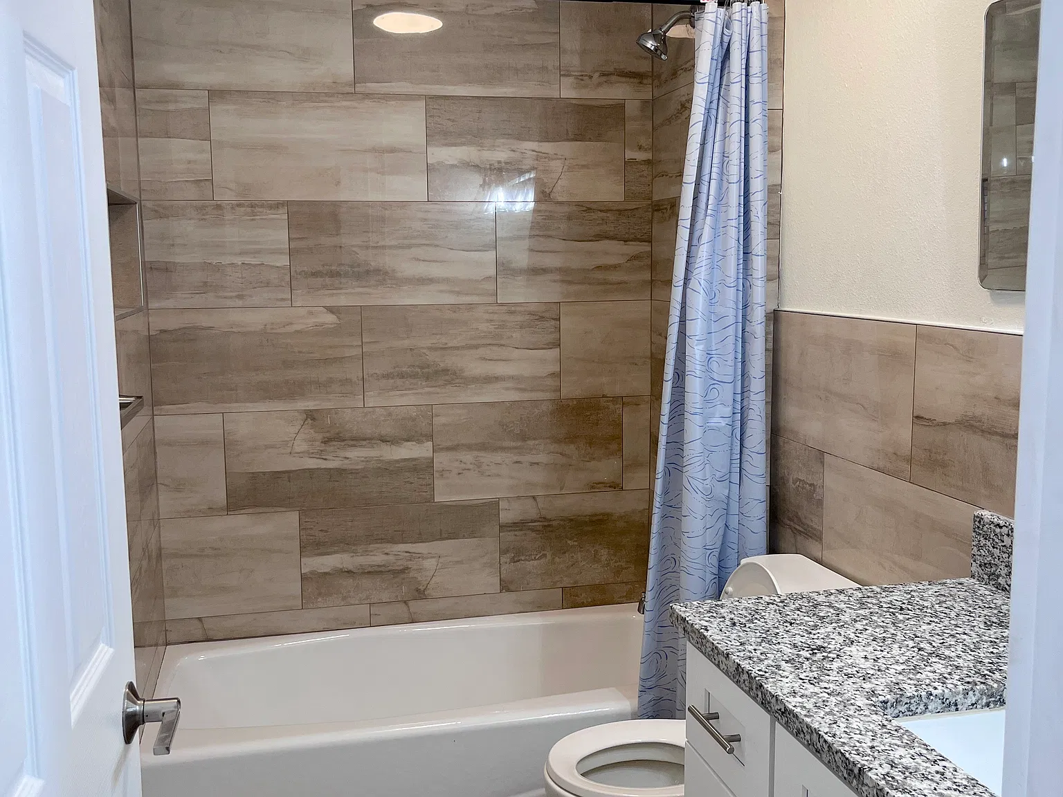 1147 E McDonald Ave — Photo 3