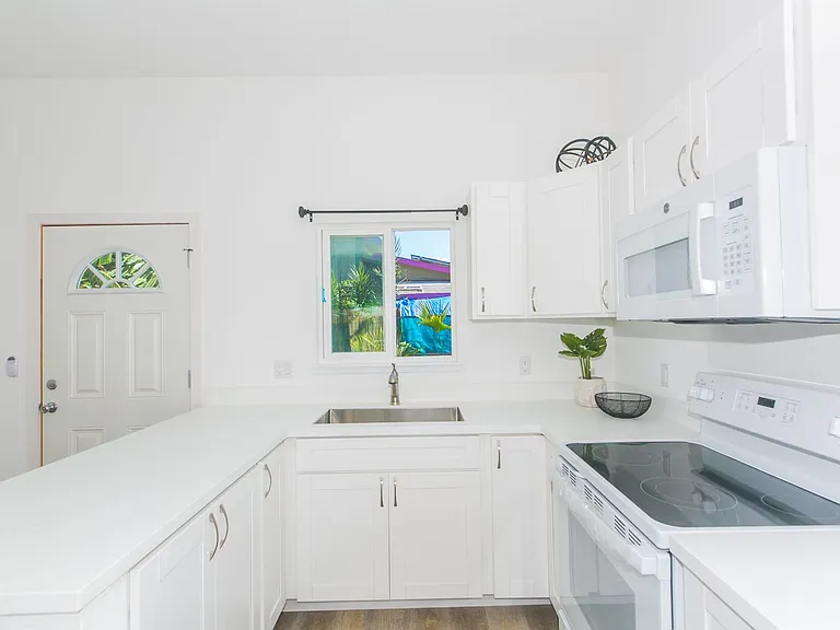 3052 Hinano St — Photo 5