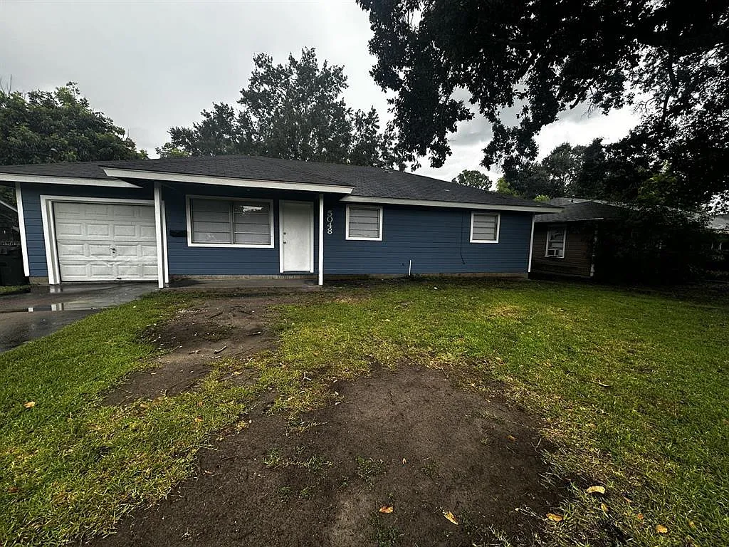 3 bed, 1200 sqft, $1,200 — Photo 1