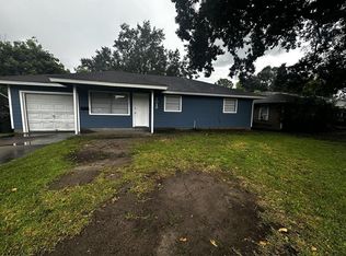 5048 34th St, Groves, TX 77619