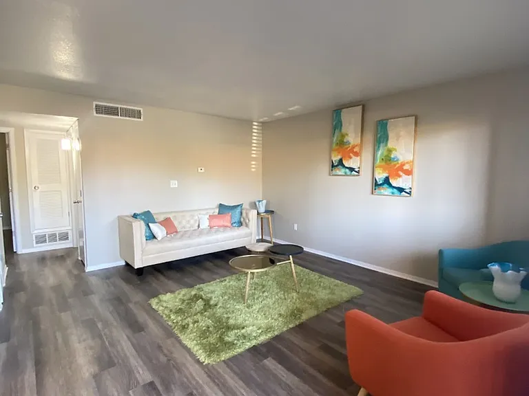 Sand Pebble Apartments — Photo 79