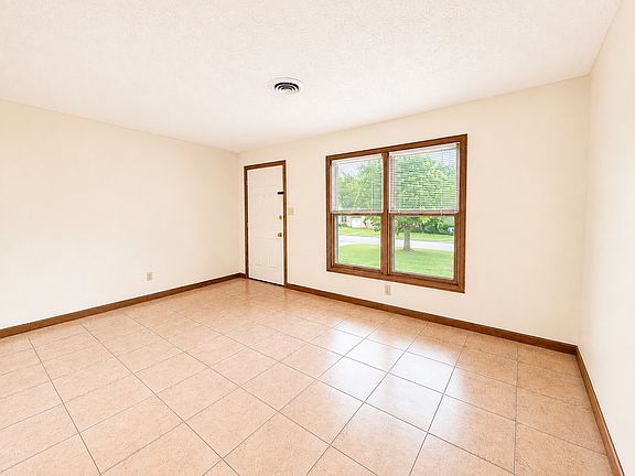 5th image of 3219 Delaware St #7