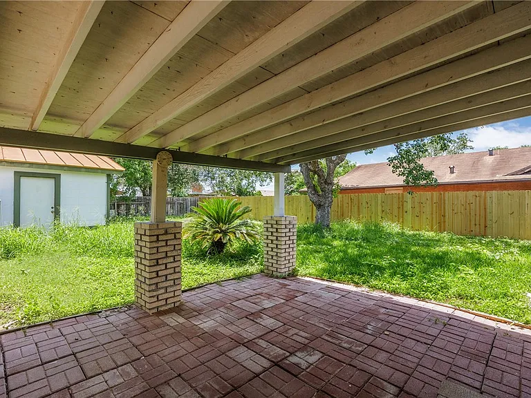 830 Crestview Dr — Photo 32