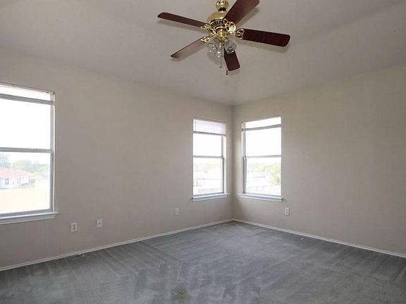 4th image of 2210 Garrett Dr