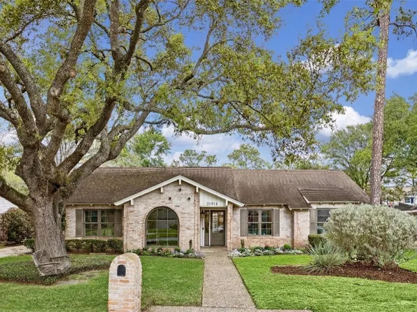 10914 Tupper Lake Dr, Houston, TX 77042