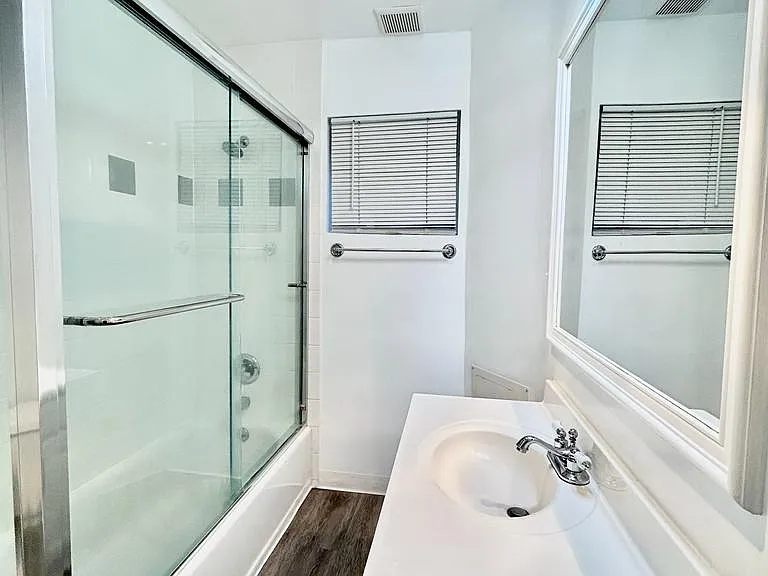 835 4th St #102 — Photo 3