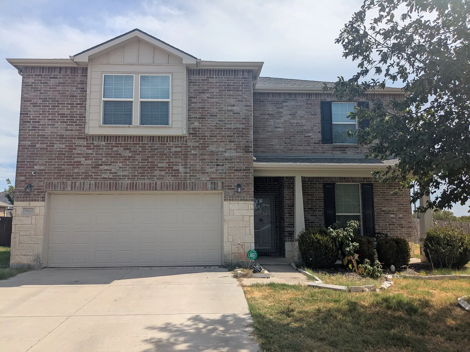 4 bed, 2.5 bath, 2644 sqft, $3,500 — Photo 2