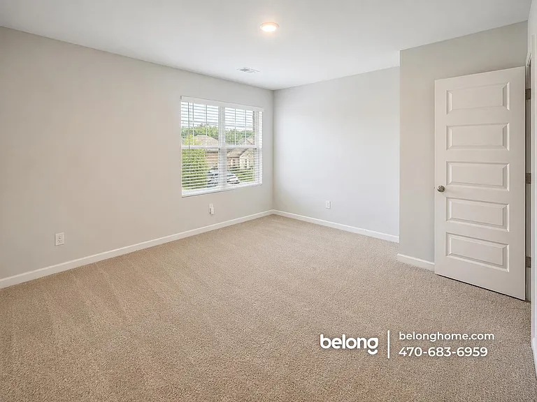 933 Nandina Ln — Photo 2