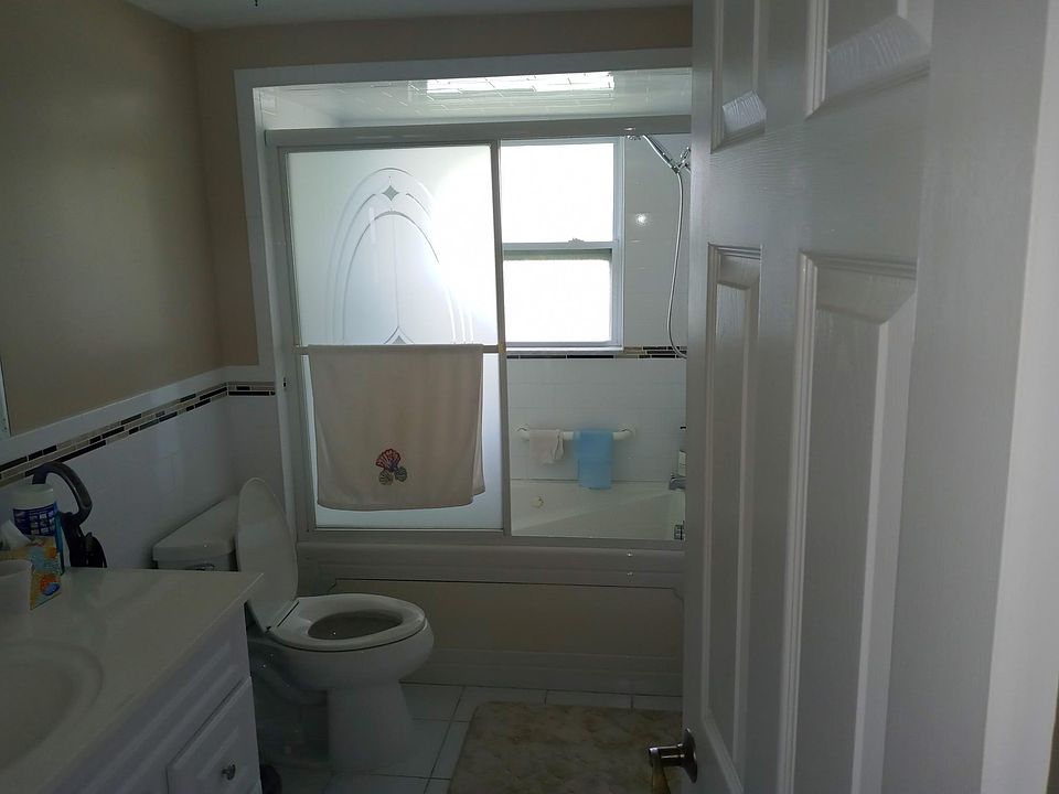 1st image of 548 E Tarpon Blvd NW