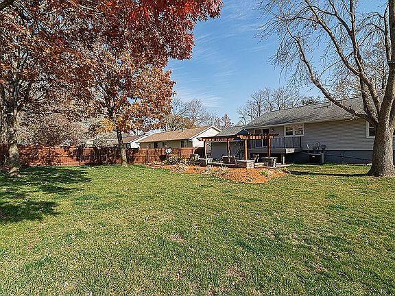 5th image of 6717 Brentwood Dr NE