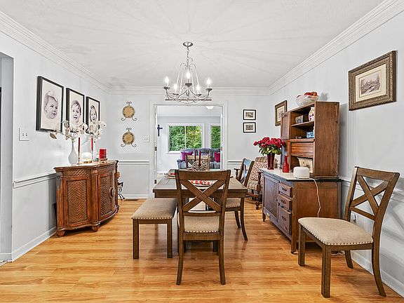 4th image of 213 Chatham Ct
