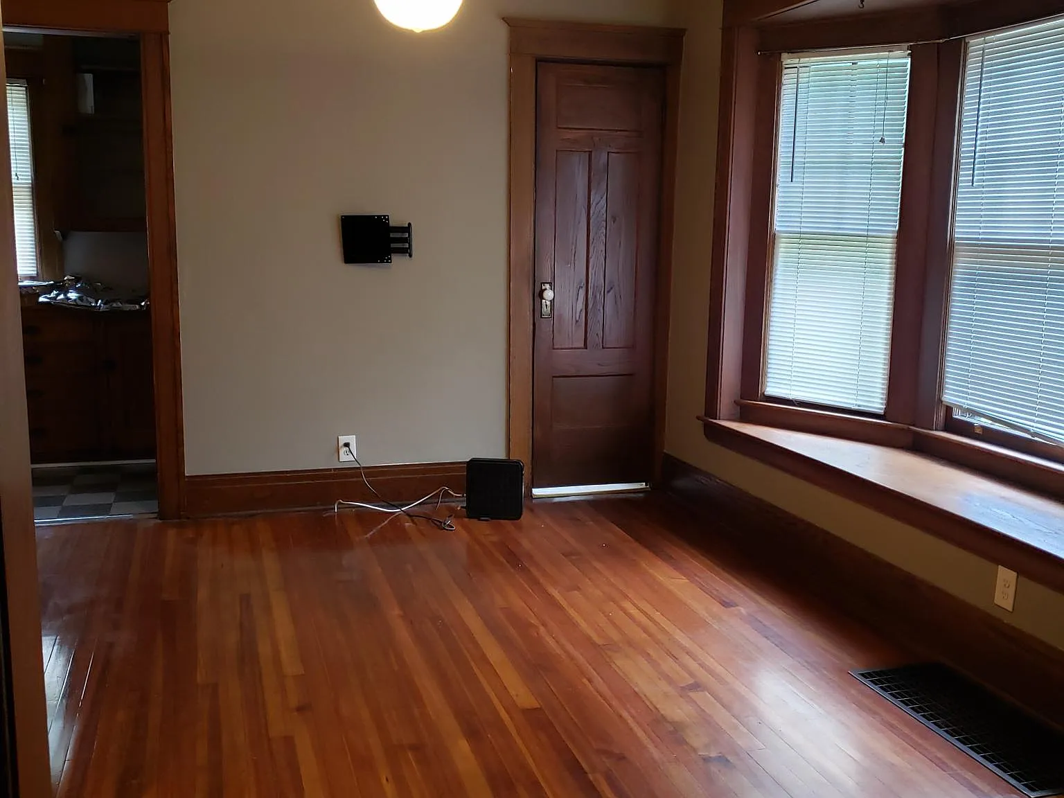 3 bed, 1304 sqft, $500 — Photo 3