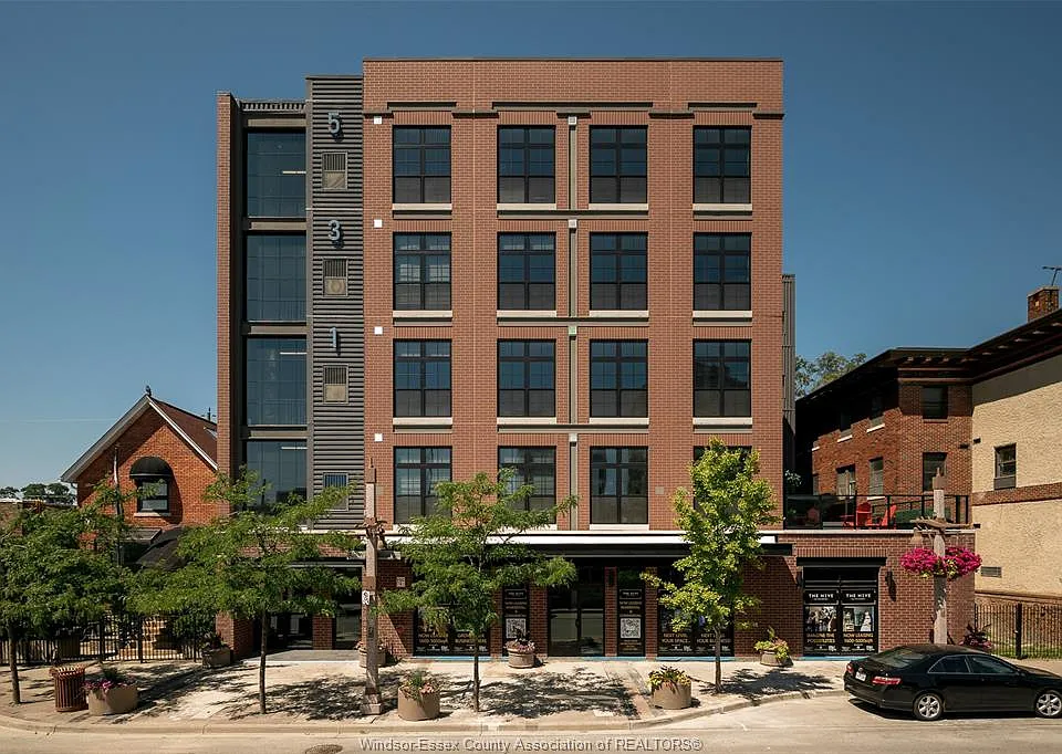 531 Pelissier St #203