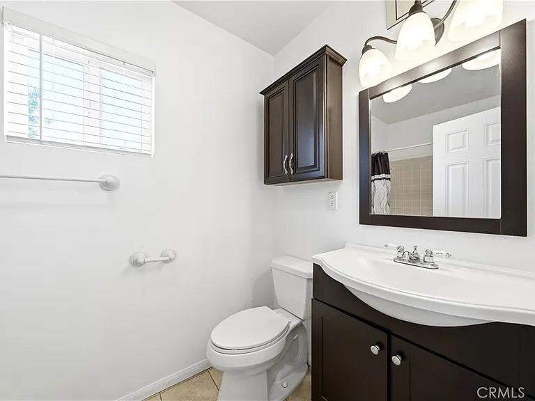 1601 Van Horne Ln — Photo 10