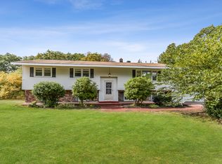 9 Canterbury Ln, Pawcatuck, CT 06379